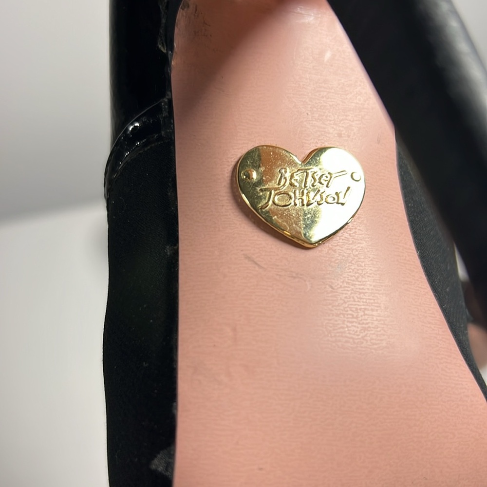 BETSEY JOHNSON DERRBY BLACK PATENT LEATHER 5" HEELS - Picture 8 of 12